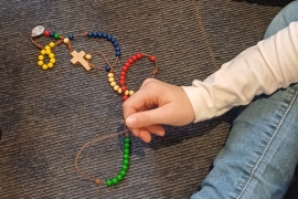 Die Entdeckungsreise für Kinder rund um den Rosenkranz ist eines von mehreren pastoralen Angeboten des Bildungshaus Don Bosco Ensdorf.