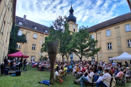Das Konzert "Songs in einer Sommernacht" im Innenhof des Klosters Ensdorf begeisterte zahlreiche Zuhörer