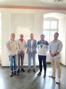 von  links: Martin Lotz (Erziehungsleiter Don Bosco Sannerz), Patrick Will (Einrichtungsleiter Don Bosco Sannerz), Andreas Hofmann (erster Kreisbeigeordneter), Sebastian Nau (Verwaltungsleiter Don Bosco Sannerz), Michael Gärtner (Erziehungsleiter Don Bosco Sannerz).