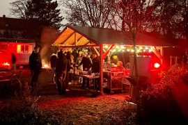 Für Jugendliche organisierte Don Bosco Regensburg ein Martinsfest mit Feuershow und Punsch statt einem Laternenumzug.