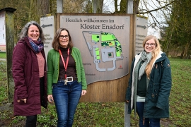 Die neuen Leiterinnen der Umweltstation Anita Pedall und Gaby Vetter-Löffert mit ihrer Vorgängerin Melanie Hahn (von links)