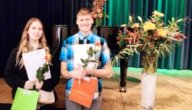 Michelles Sammler (links) und Elias Schubert von Don Bosco Sachsen gehören zu den besten Azubis im Bereich Garten- und Landschaftsbau.