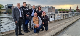 Mehr Partizipation stand im Mittelpunkt der Berlin-Fahrt, an der (von links) Direktor Andreas Halbig, Teilnehmendenvertreter Oliver Hepting, Qualitätsmanagement-Beauftragter Frank Matzer, Vertrauensperson Gerhard Meuser, Bereichsleitung Begleitende Dienste Tanja Glemnitz und Teilnehmendenvertreter Niklas Lopin teilnahmen.