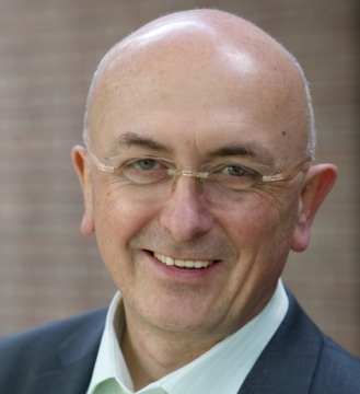 Ein Portraitfoto von Jean Paul Muller. Der 67-Jährige hat kaum Haare, eine Brille mit Goldrand und ein freundliches Lächeln.