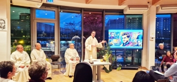 Pater Simon Härting leitete den Abschlussgottesdienst zum Don Bosco Fest in der Manege Berlin.