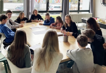 Mit Hilfe von Autorin Agnes Gerstenberger schrieben die Jugendlichen ein Drehbuch für ihren Dokumentarfilm