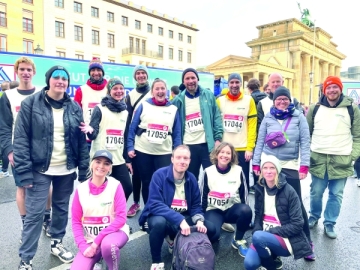 Beim Berliner Firmenlauf im April 2024 nahmen Mitarbeitende aus allen drei Standorten der Manege teil