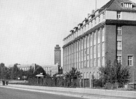 Ehemaligen Verwaltungsgebäude der Elektromotorenwerke der Firma Siemens am Rohrdamm, ab 1947 ein Heim der Salesianer Don Boscos