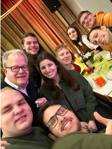 Jugendliche beim Don Bosco Fest in Stuttgart mit P. Jörg Widmann, der lange Jahre Jugendseelsorger dort war