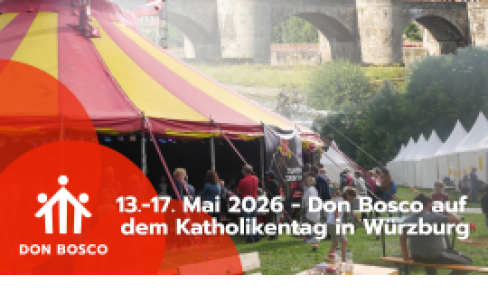 Auf der linken Seite ein rot-gelb-gestreiftes Zirkuszelt, rechts oben eine Brücke aus Stein