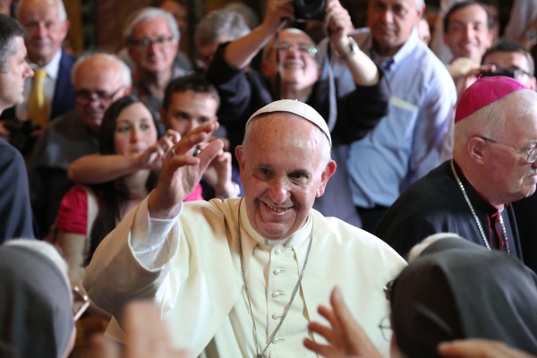 Papst Franziskus beim Besuch der Maria-Hilf-Basilika in Turin-Valdocco im Jahr 2015 anlässlich des 200. Geburtstags Don Boscos