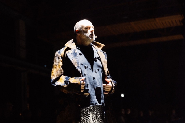 Chemnitz MOVES_Schauspieler Christoph Tomanek als Pygmalion_Copyright Jakob Anders.jpg