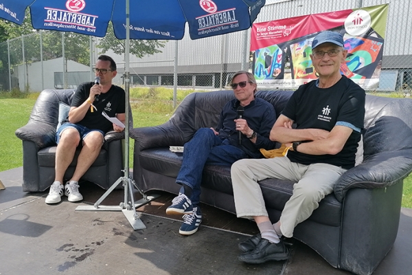 P. Konrad Schweiger und Dirk Seidel erzählten über die Anfänge des Jugendtreffs vor 40 Jahren
