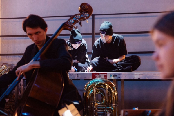 Chemnitz MOVES_Jugendliche von Don Bosco Sachsen auf der B&uuml;hne mit der Jungen Deutschen Philharmonie_Copyright Jakob Anders 2.jpg