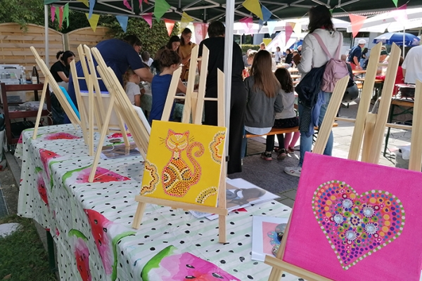 Mit kreativen Ideen lud der Jugendtreff vor allem Kinder zum Basteln ein