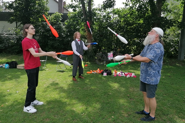 Mischkultur e.V. lud beim Sommerfestival ein zum Jonglieren