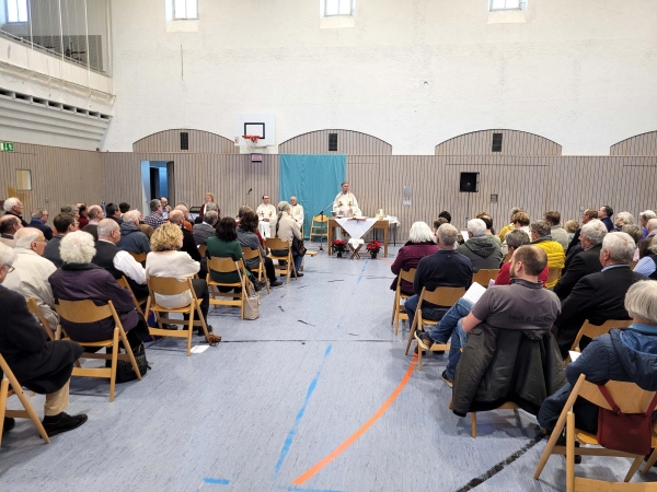 Gottesdienst in der Sporthalle