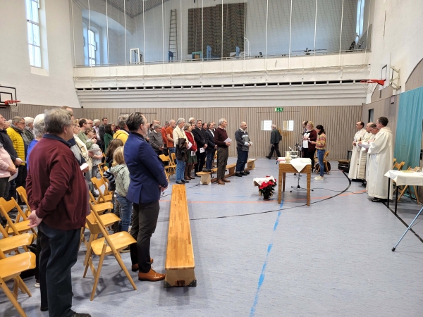 Gottesdienst in der Sporthalle