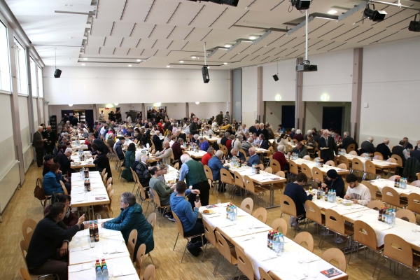 Mittagessen im Veranstaltungssaal