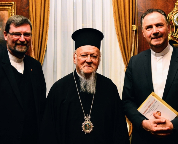 Der Deutsche Provinzial P. Reinhard Gesing, der Ökumenischer PAtriarch BArtholomäus I. und der Generalobere Don Ángel Fernández Artime