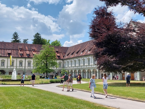 Kloster Benediktbeuern Tag des offenen Klosters 2023 Arkadenhof
